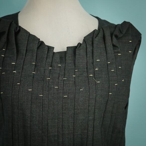 Hugo Boss Size 12 Elbise Gray Pintuck Pleated Embroidered Sheath Wool Dress - Picture 2 of 9